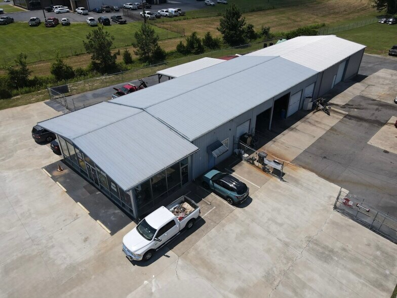 More Photos Of 975-979 E Liberty St, York Auto Dealership For Sale