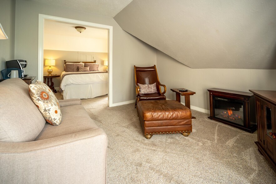 More Photos Of 5 Ojo St, Eureka Springs Hospitality For Sale