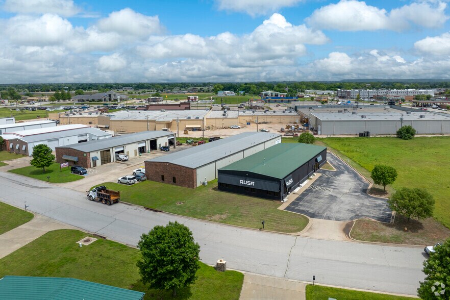 More Photos Of 15017 S Grant St, Bixby Warehouse For Lease