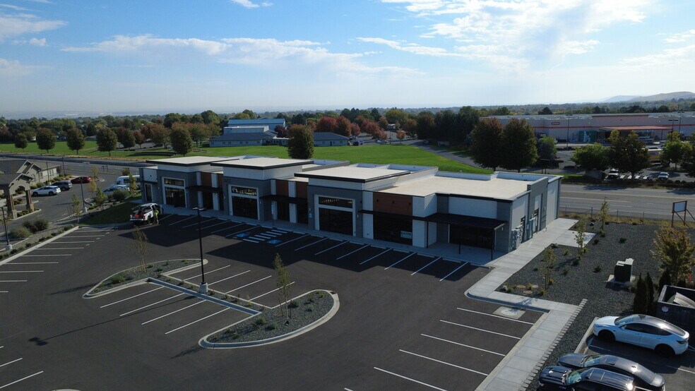 More Photos Of 2403 Quillan Pl, Kennewick Office For Lease