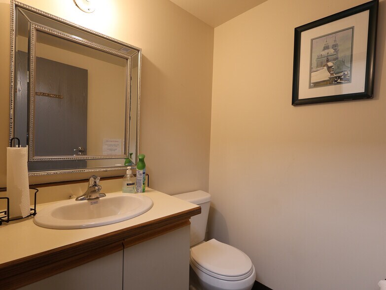 More Photos Of 5002 50 st, Stettler Flex For Sale