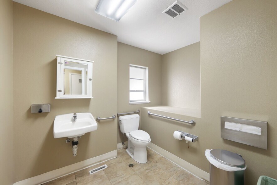 More Photos Of 70 Railroad Ave, Danville Office For Sale