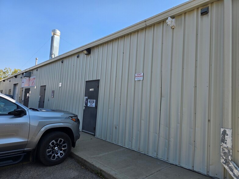 More Photos Of 5108 52 St, Red Deer Storefront Retail Office For Sale