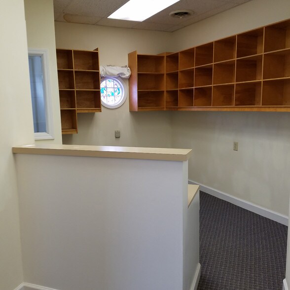 More Photos Of 1919 Boulevard St, Greensboro Office For Lease