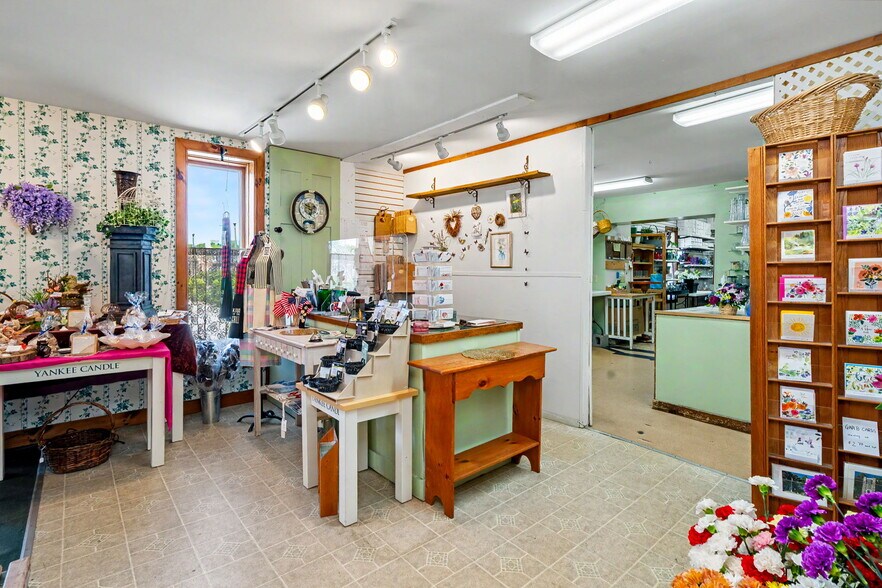 More Photos Of 11 Turnpike St, Jaffrey Freestanding For Sale