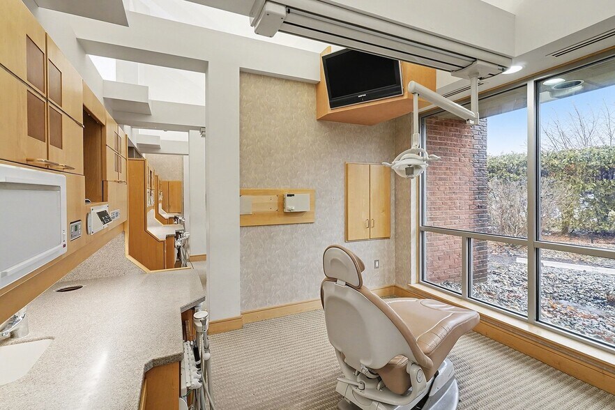 More Photos Of 15555 Silver Pky, Fenton Medical For Sale