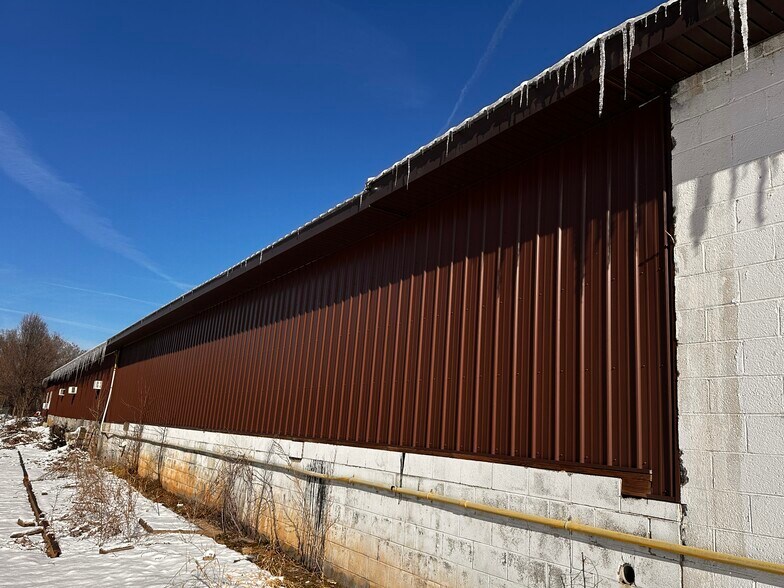 More Photos Of 522A S Main St, Broadway Flex For Sale