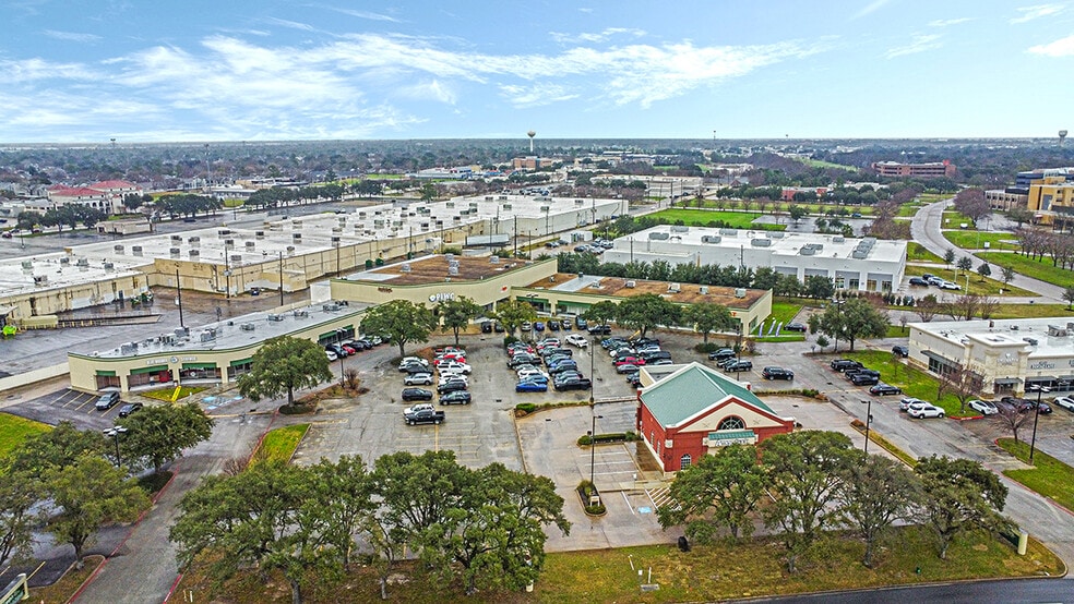 More Photos Of 11037 W FM-1960, Houston Unknown For Lease