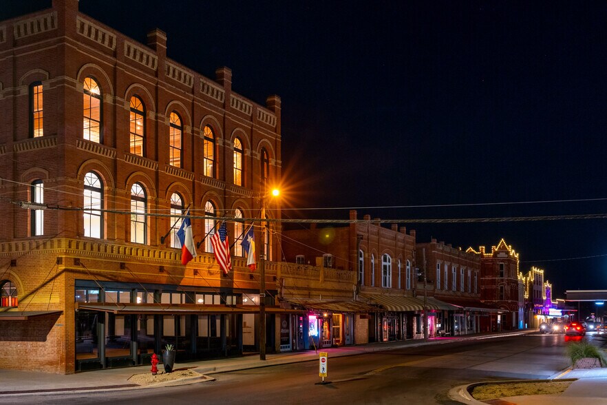 Primary Photo Of 119 W San Antonio St, Lockhart Storefront Retail Office For Lease