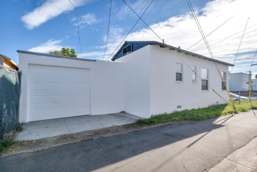 More Photos Of 901 N Maclay Ave, San Fernando Freestanding For Lease