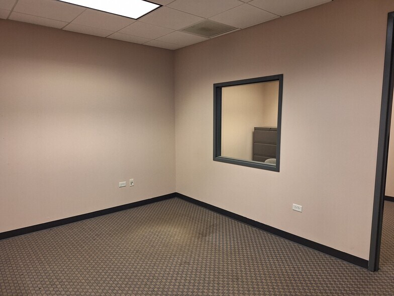 More Photos Of 1145 Mitchell Ct, Crystal Lake Flex For Sale