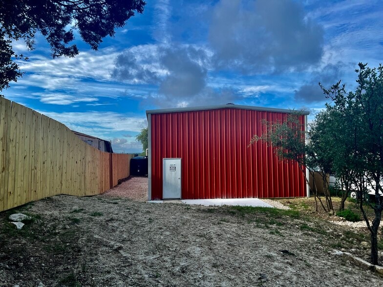 More Photos Of 15114 Iowa St, Austin Self Storage For Sale
