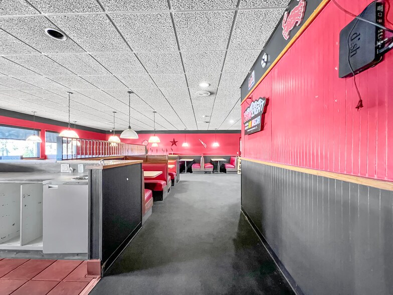 More Photos Of 15371 Highway 13 S, Hurricane Mills General Retail For Sale