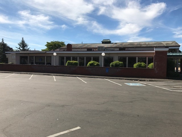 More Photos Of 2288 Country Club Rd, Woodburn Restaurant For Sale