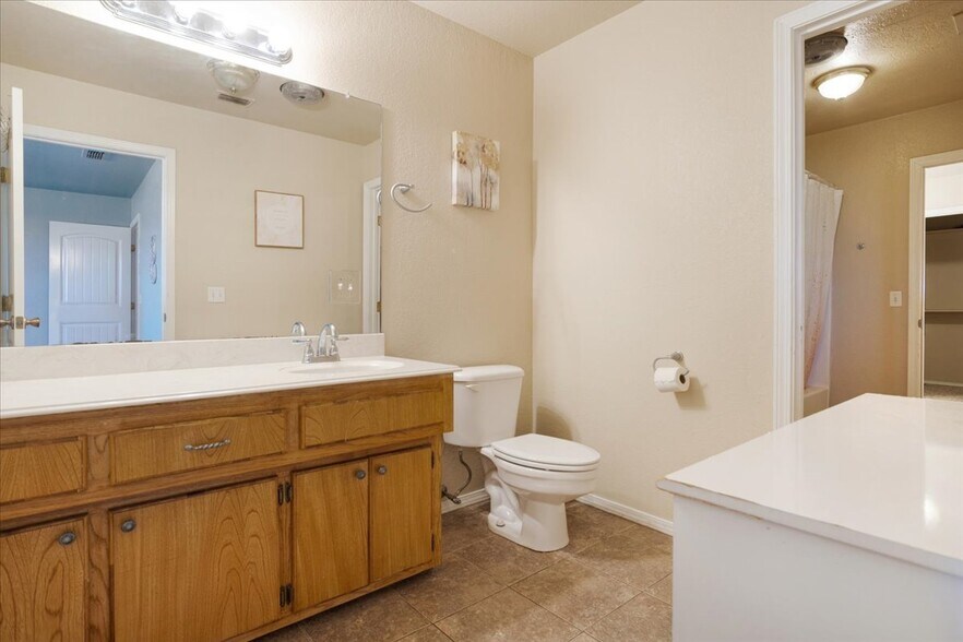 More Photos Of 1150 Platter Cutoff Rd, Calera Flex For Sale