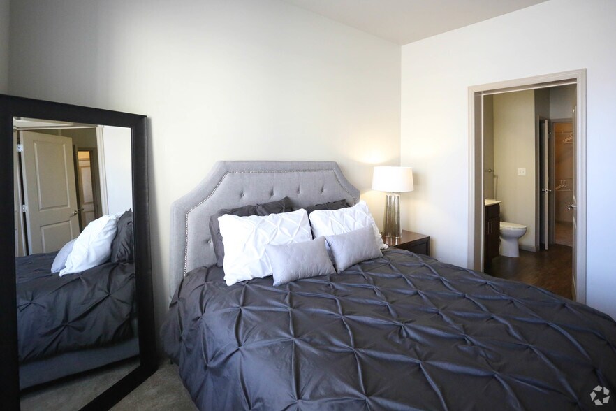 More Photos Of 1520 S 5th St, Saint Charles Unknown For Lease