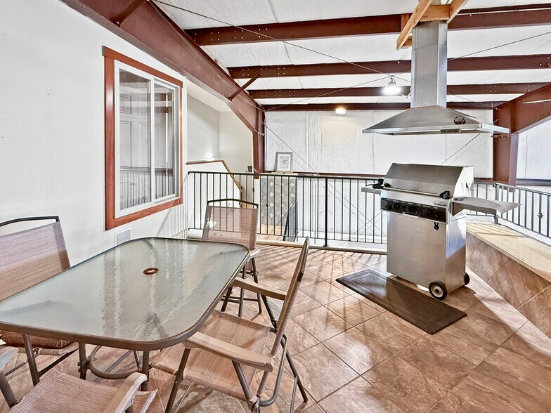 More Photos Of 63026 Powell Butte Hwy, Bend Airplane Hangar For Sale