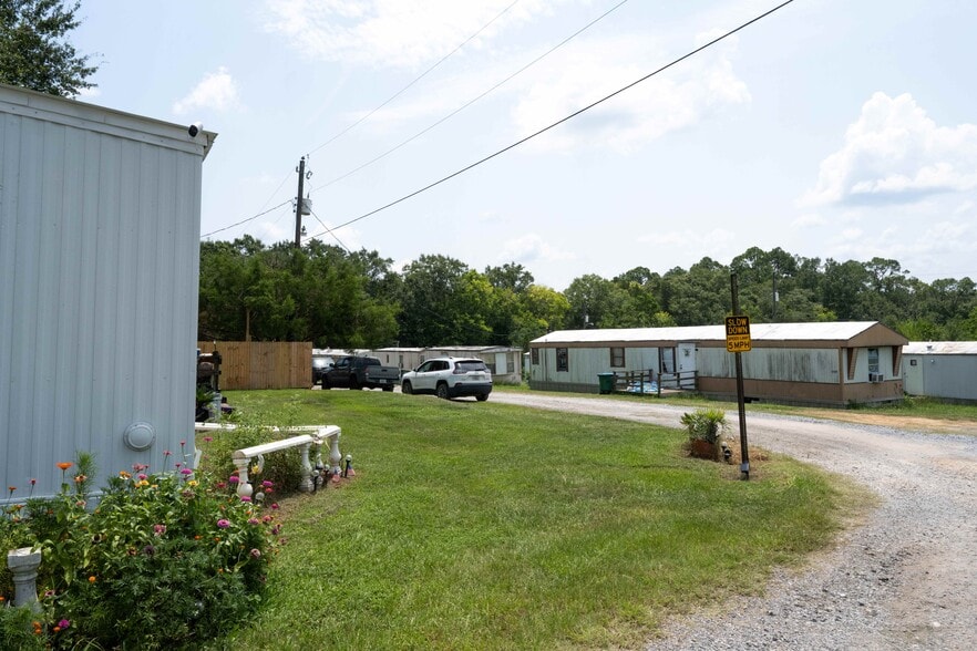 More Photos Of 3201 Wendy Lewis Rd, Bonifay Manufactured Housing Mobile Home Park For Sale