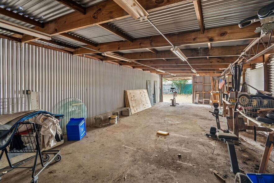 More Photos Of 8710 Greenwood Ave, Tampa Auto Repair For Sale