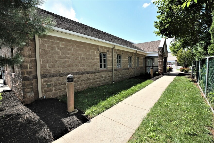 More Photos Of 60 Millstone Rd, Somerset Light Distribution For Lease