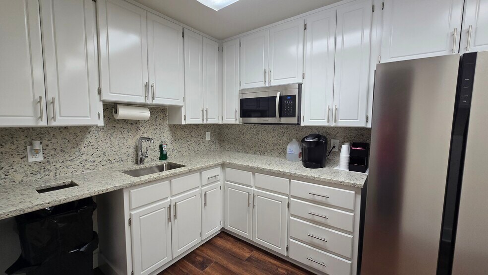 More Photos Of 1 E Central Ave, Temple Office For Lease