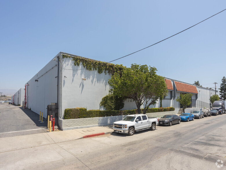 Primary Photo Of 10220 Norris Ave, Pacoima Warehouse For Sale