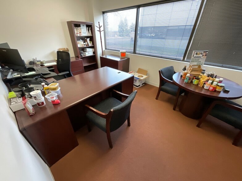 More Photos Of 2505 S Finley Rd, Lombard Office For Lease