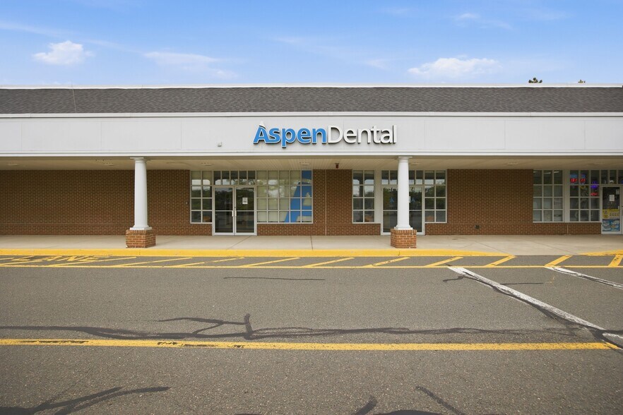 More Photos Of 2 Elm St, Woburn Freestanding For Lease