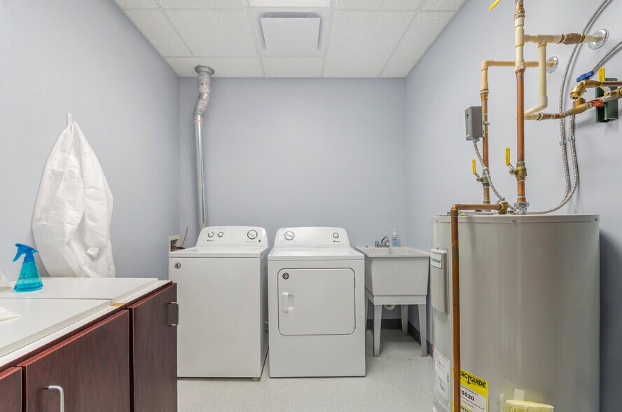 More Photos Of 9475 N Holly Rd, Grand Blanc Medical For Sale