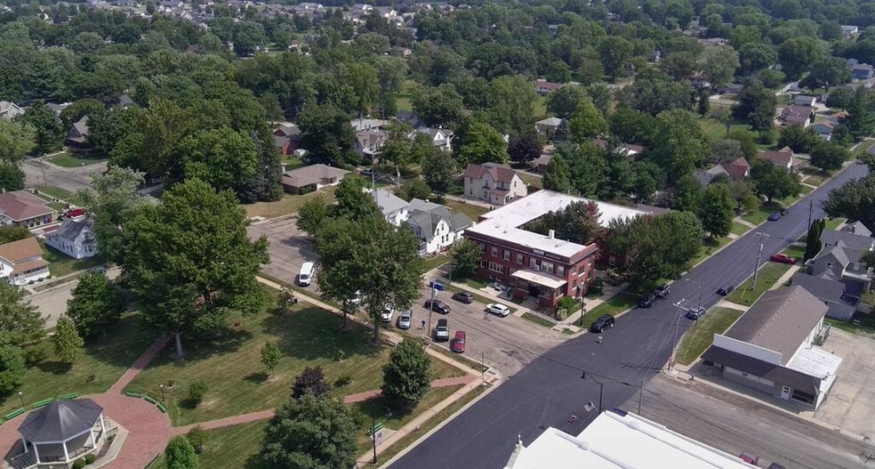 More Photos Of 101 S Rose St, Elmwood Office For Sale