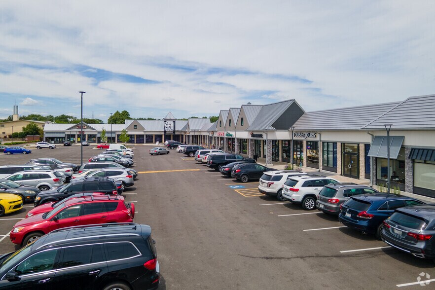 More Photos Of 1512 N Naper Blvd, Naperville General Retail For Lease
