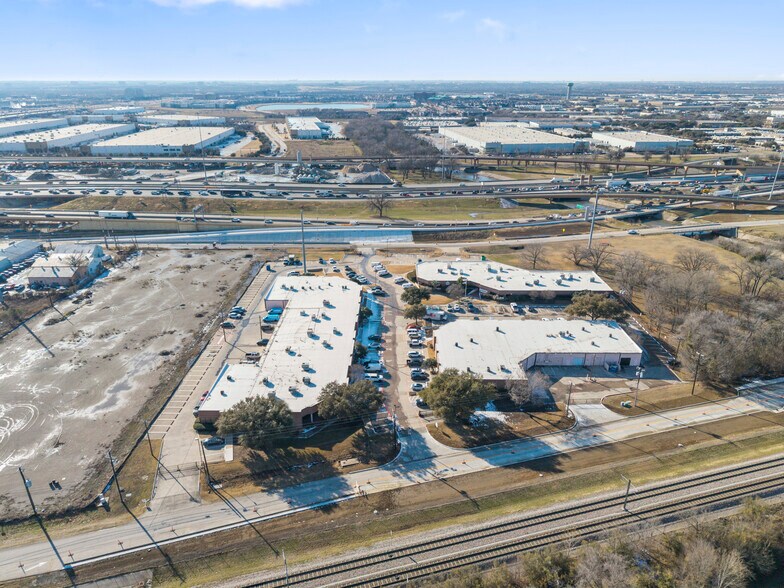 More Photos Of 12200 N Stemmons Fwy, Farmers Branch Showroom For Lease