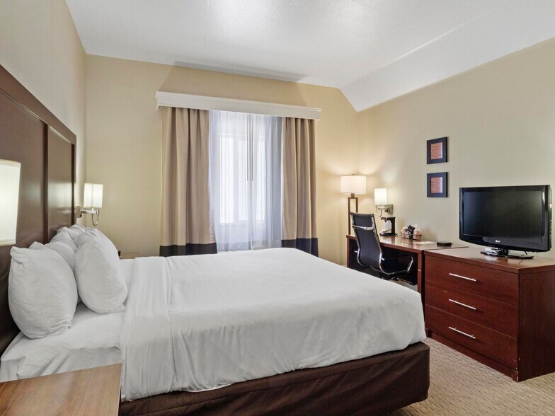 More Photos Of 2970 Idaho St, Elko Hotel For Sale