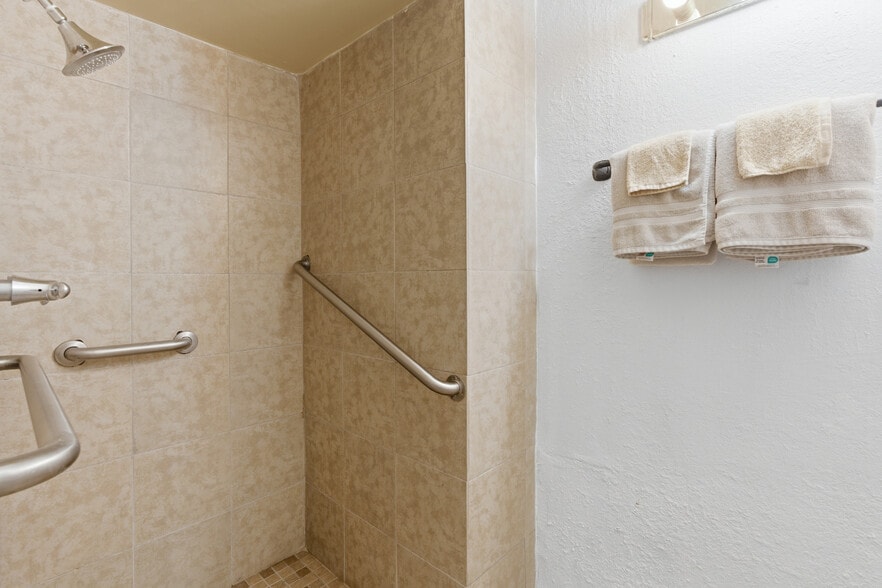 More Photos Of 320 N Federal Hwy, Lake Worth Hotel For Sale