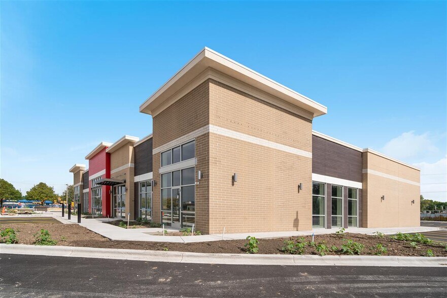 More Photos Of 2811 Mannheim Rd, Des Plaines Storefront Retail Office For Sale