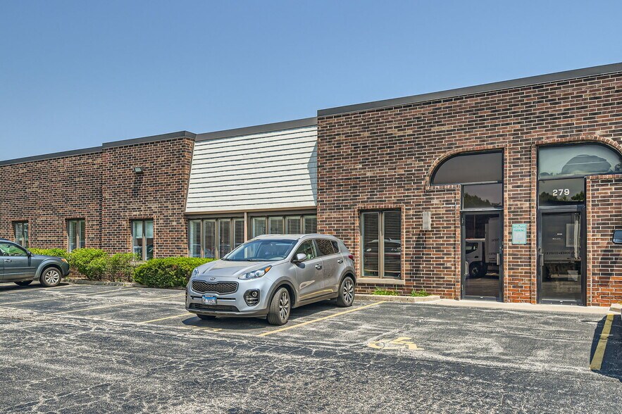 More Photos Of 271-285 E Helen Rd, Palatine Light Distribution For Lease