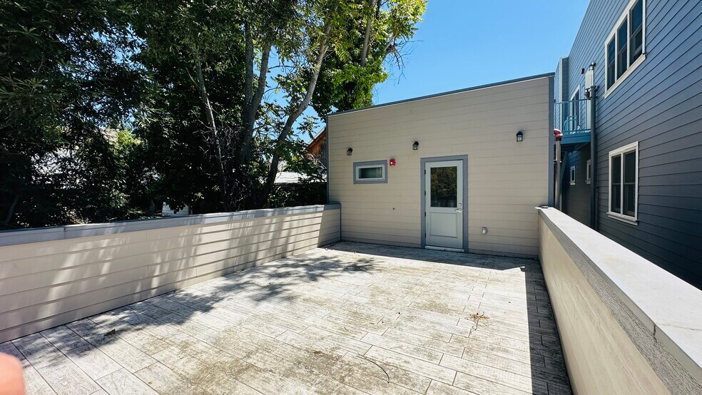 More Photos Of 14521 Big Basin Way, Saratoga General Retail For Lease