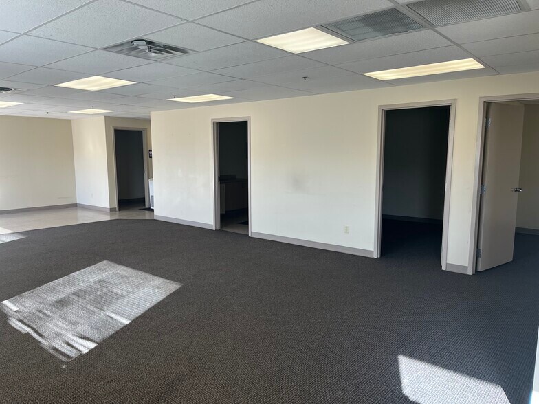 More Photos Of 7921 SW 34th St, Oklahoma City Warehouse For Lease