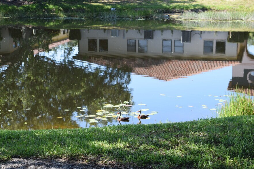 More Photos Of 421 Commercial Ct, Venice Loft Creative Space For Lease