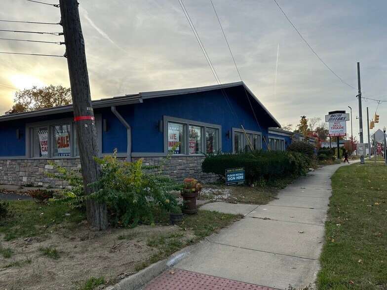 More Photos Of 28333 Grand River Ave, Farmington Hills Auto Dealership For Sale