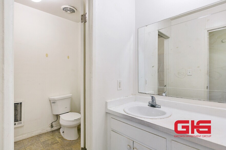 More Photos Of 4121 Marmion Way, Los Angeles Apartments For Sale