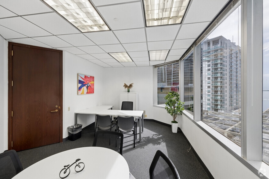 More Photos Of 1221 Brickell Ave, Miami Coworking Space