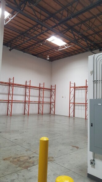 More Photos Of 28875 Industry Dr, Valencia Warehouse For Lease