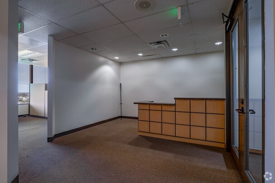 More Photos Of 8700 Tesoro Dr, San Antonio Unknown For Lease