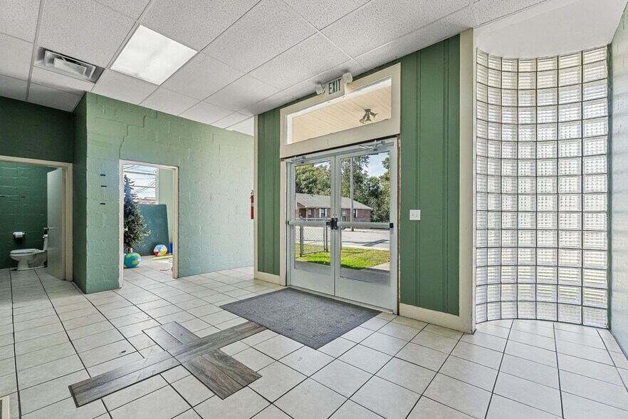 More Photos Of 310 N Spring St, McMinnville General Retail For Sale
