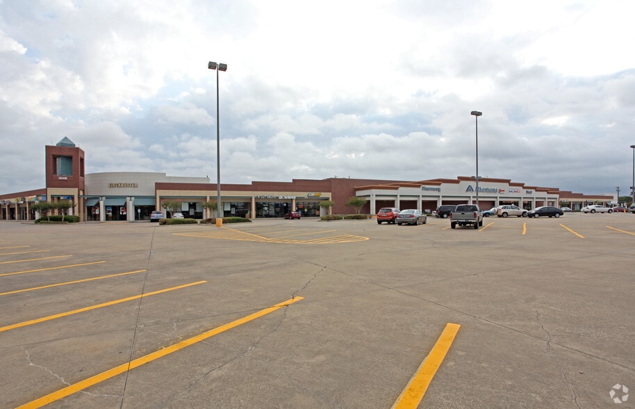 More Photos Of 3046 Lavon Dr, Garland General Retail For Lease