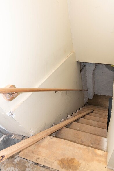 More Photos Of 316 S Broadway, Baltimore Storefront Retail Residential For Sale