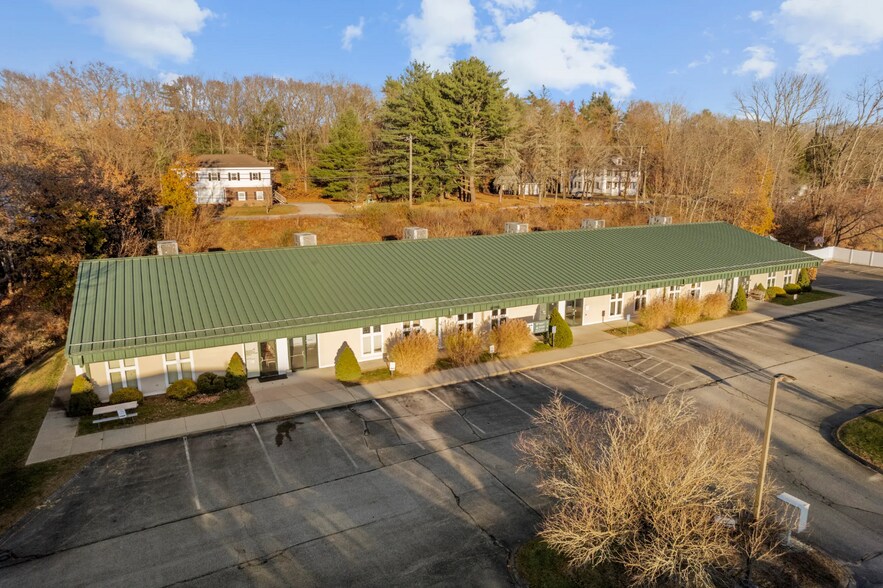 More Photos Of 35-39 Kennedy Dr, Putnam Medical For Lease