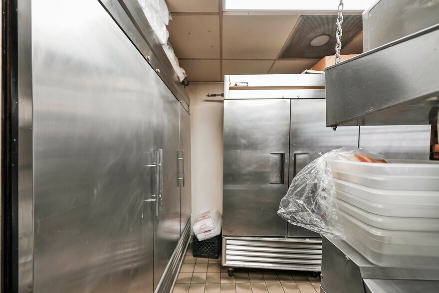 More Photos Of 5772 S Archer Ave, Chicago General Retail For Sale