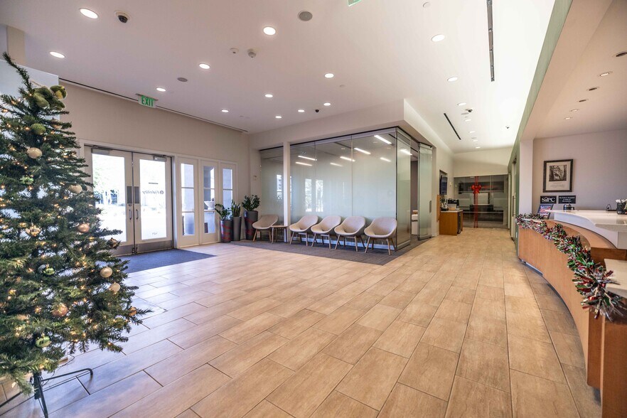More Photos Of 15445 N Scottsdale Rd, Scottsdale Freestanding For Lease